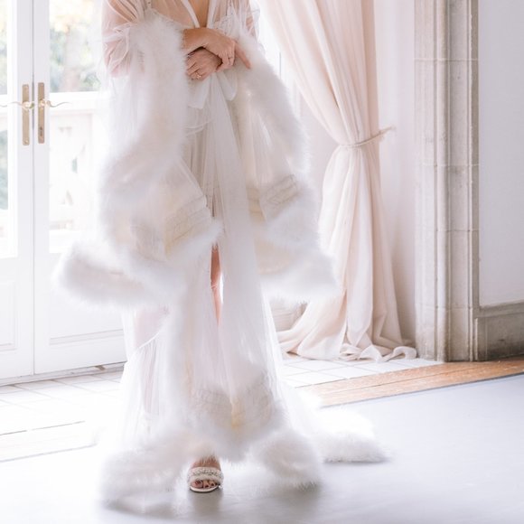 Like New Catherine D'Lish Bridal Extra Deluxe White "Cassandra" Dressing Gown - Picture 5 of 8